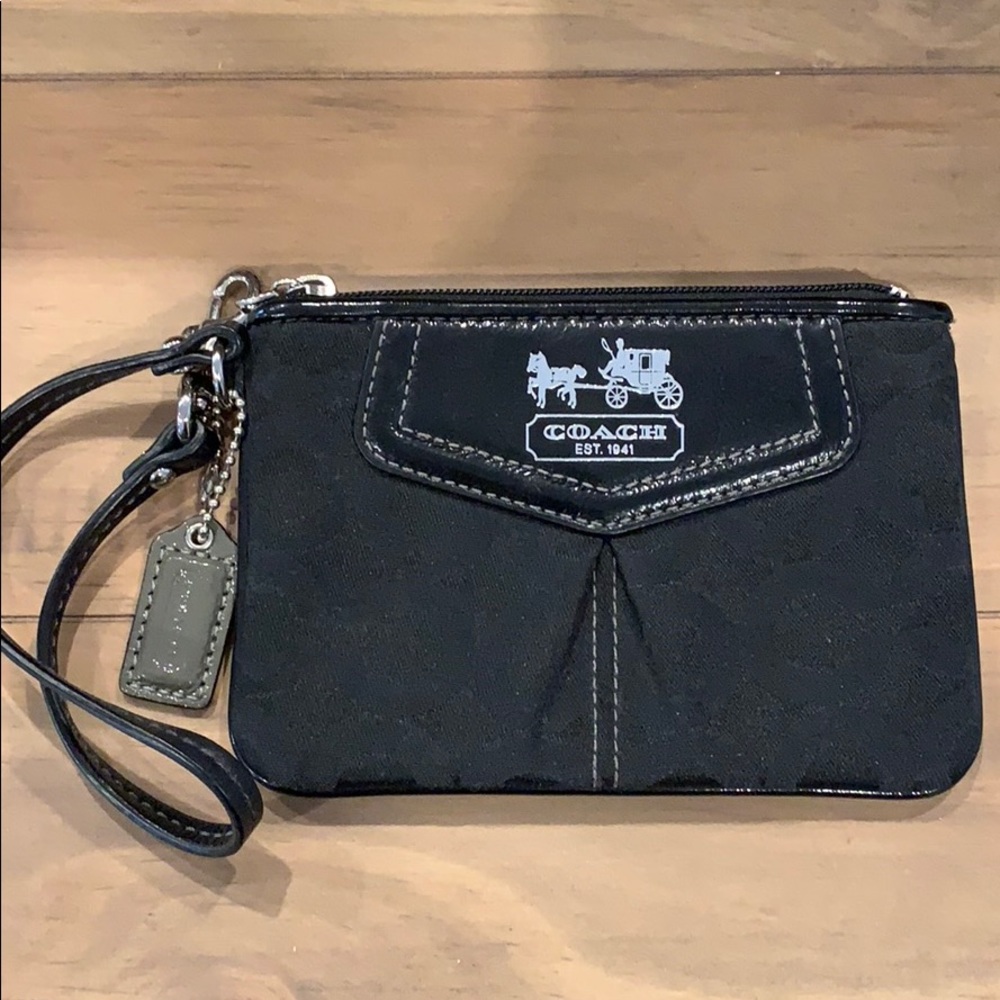 NWOT Coach wristlet